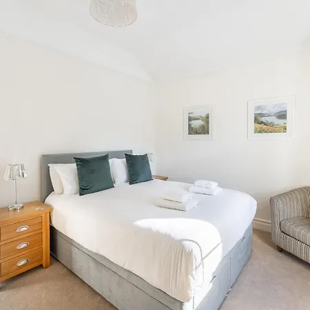 1 Borrans Park House