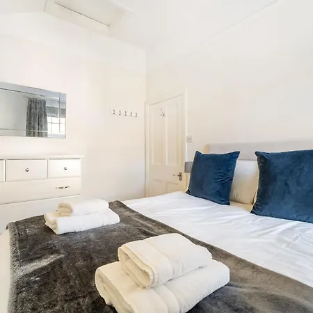 1 Borrans Park House