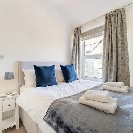 1 Borrans Park House