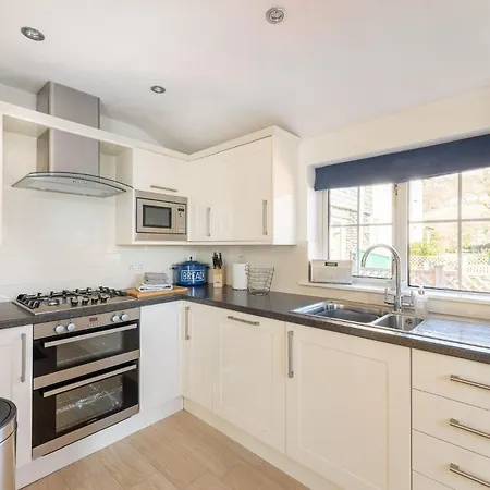 1 Borrans Park House Holiday home