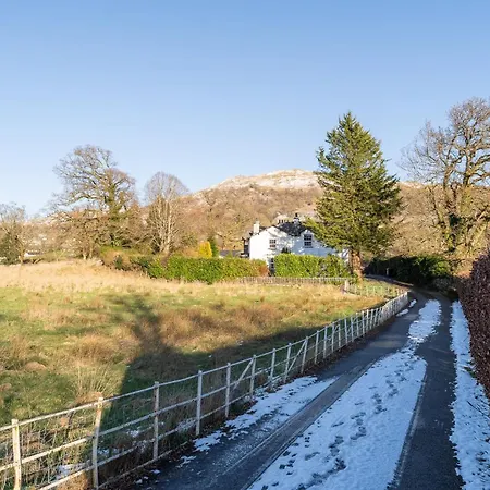 1 Borrans Park House *