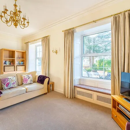 1 Borrans Park House *